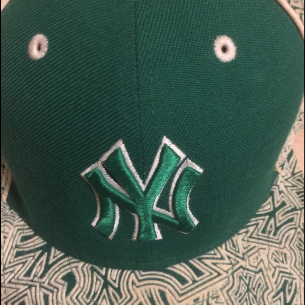 MLB New York Yankees Fitted Hat - Picture 4 of 4
